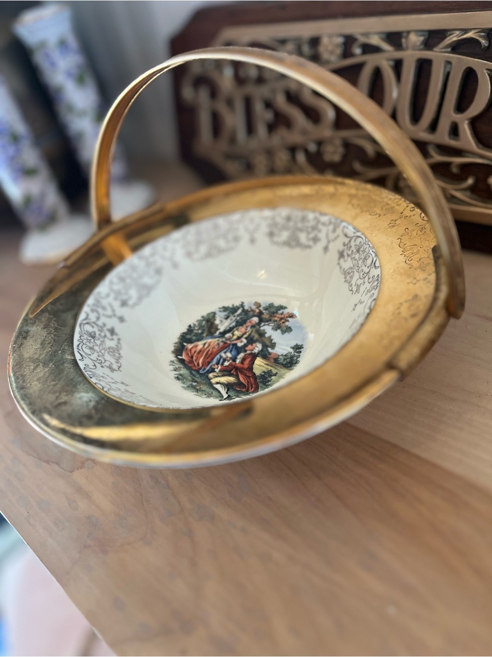 VINTAGE SABIN CREST-O-GOLD 22K COLLECTOR PLATE WITH SWIVEL HANDLE